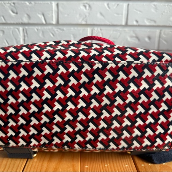 Tommy Hilfiger Blue and Red Backpack Interior - Picture 5 of 8